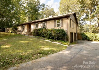 109 Brightwater Heights Dr, Hendersonville, NC 28791