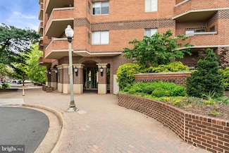 1050 N Stuart St Unit 605, Arlington, VA 22201