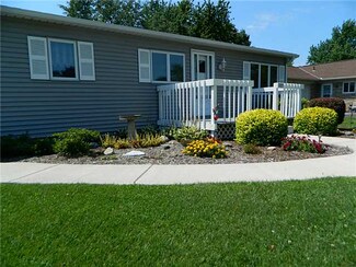 1005 W College Ave, Woodville, OH 43469