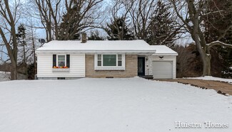 17537 Taft Rd, Spring Lake, MI 49456
