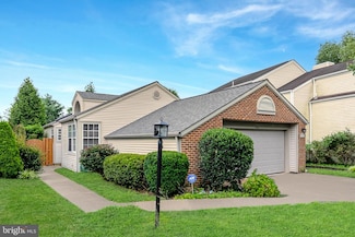 7524 Cross Gate Ln, Alexandria, VA 22315