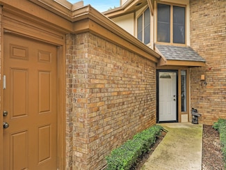 19 Park Ln, Bedford, TX 76021