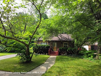 926 S Dexter Dr, Lansing, MI 48910