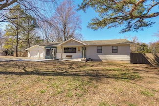 907 W Crestwood Dr, Monett, MO 65708