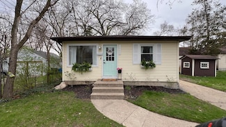 3240 Homecrest Ave SW, Wyoming, MI 49509