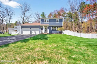 64 Rip van Ln, Saratoga Springs, NY 12866