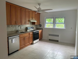 725 Broad Ave, Ridgefield, NJ 07657