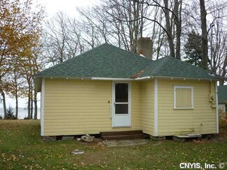 33 Burton Dr, Oswego, NY 13126