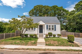 21 E Pierson Ave, Somers Point, NJ 08244