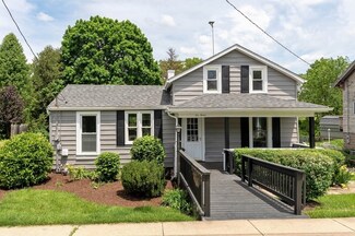 1012 Dean St, Saint Charles, IL 60174