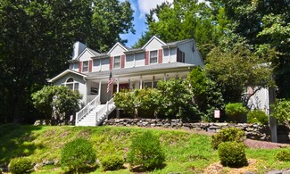 947 Summit Dr, Stroudsburg, PA 18360