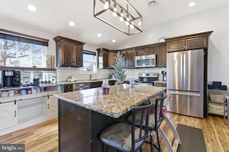 62 Old Brook Rd, Levittown, PA 19057