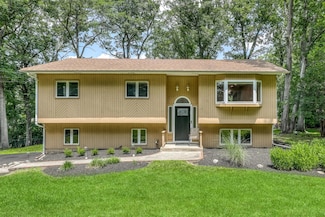 17 Onderdonk Rd, Suffern, NY 10901