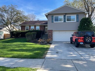 745 E Juniper Dr, Palatine, IL 60074