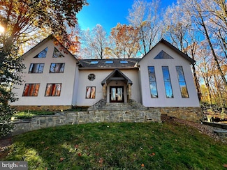 11265 Beach Mill Rd, Great Falls, VA 22066