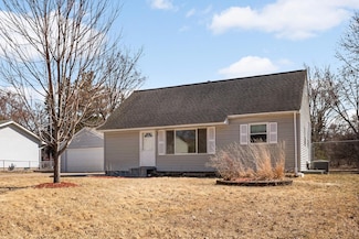 2324 Knoll Dr, New Brighton, MN 55112