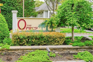 7 White Oak Ct, Coram, NY 11727