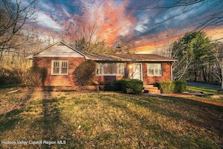 14 Howard St, New Paltz, NY 12561