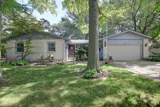 2213 Morningside Dr, Saint Joseph, IL 61873