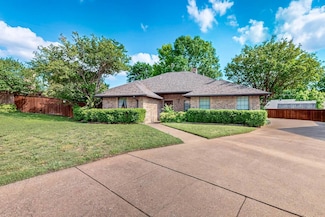 902 Briarcliff Ct, Arlington, TX 76012