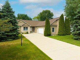 1354 Hendrick Rd, Norton Shores, MI 49441