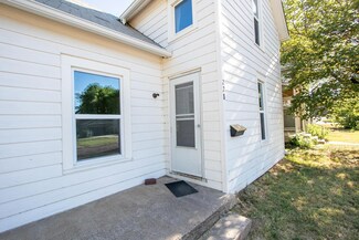 228 SW 3rd St, Newton, KS 67114