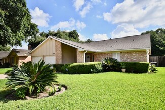 9730 Wickenburg Dr, Houston, TX 77031