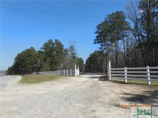 10616 Highway 121, Surrency, GA 31563