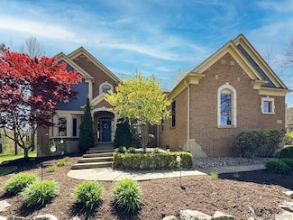 8504 Riverwalk Dr, Fenton, MI 48430