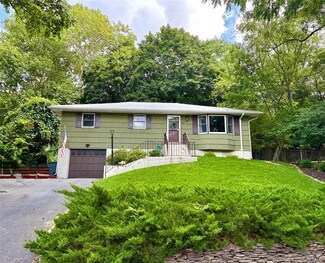 170 Maple Rd, Wading River, NY 11792
