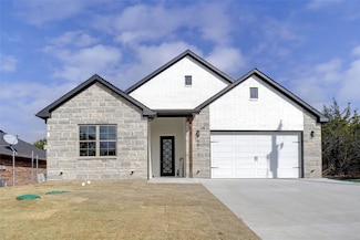 5813 Stonegate Cir, Granbury, TX 76048