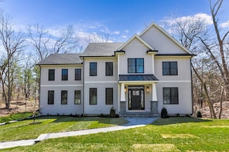 114 Forest St, Reading, MA 01867