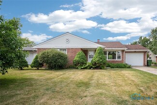 812 Standish Dr, Bowling Green, OH 43402