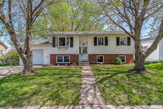 1449 23rd St, Bettendorf, IA 52722