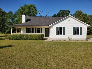 190 Blackshear Cir, Dublin, GA 31021