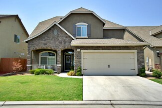 7271 N Kymber Dr, Fresno, CA 93722