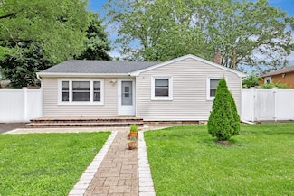 141 Smithtown Polk Blvd, Centereach, NY 11720