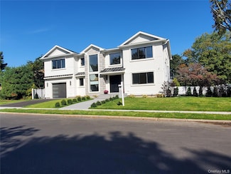 65 Page Ln, Westbury, NY 11590