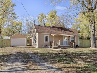 529 S Clay St, Marshfield, MO 65706