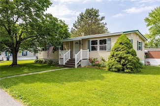 70 Parkview Dr, Avon, NY 14414