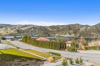 560 W Emerson Dr, Orondo, WA 98843