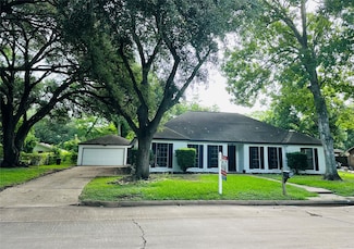 1215 Briar Ln, Wharton, TX 77488