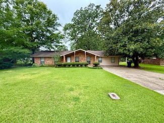 105 Forest Ave, Houston, MS 38851