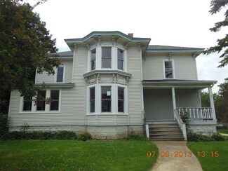 321 N Sycamore St, Hinckley, IL 60520