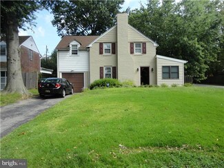15 W Salisbury Dr, Wilmington, DE 19809