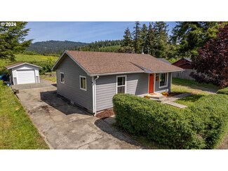 737 18th St, Myrtle Point, OR 97458