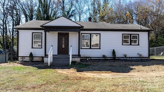 204 22nd Ave NE, Hickory, NC 28601