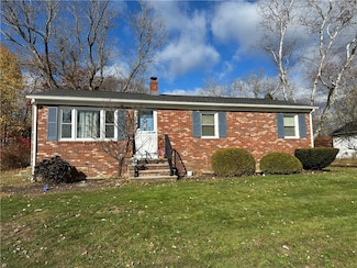 17 Colonial Dr, Warren, RI 02885