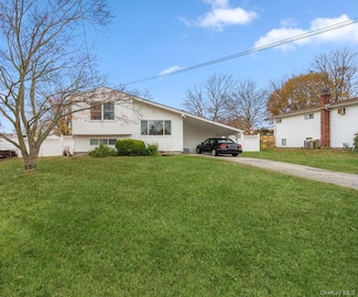 20 Laurie Rd, Brentwood, NY 11717