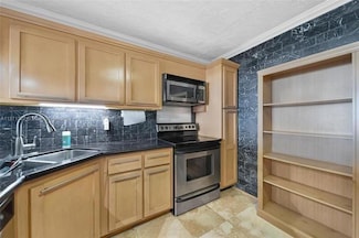 2780 NE 183rd St, Aventura, FL 33160